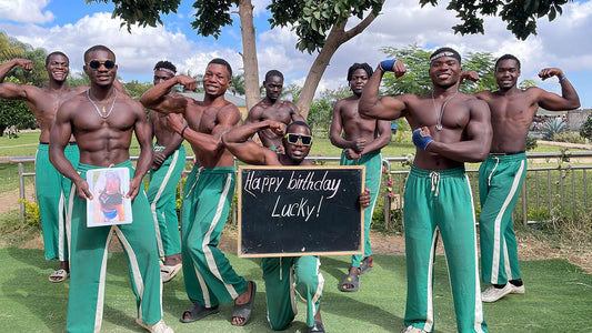 Afrikanisches Fitness Team - grüne Hose